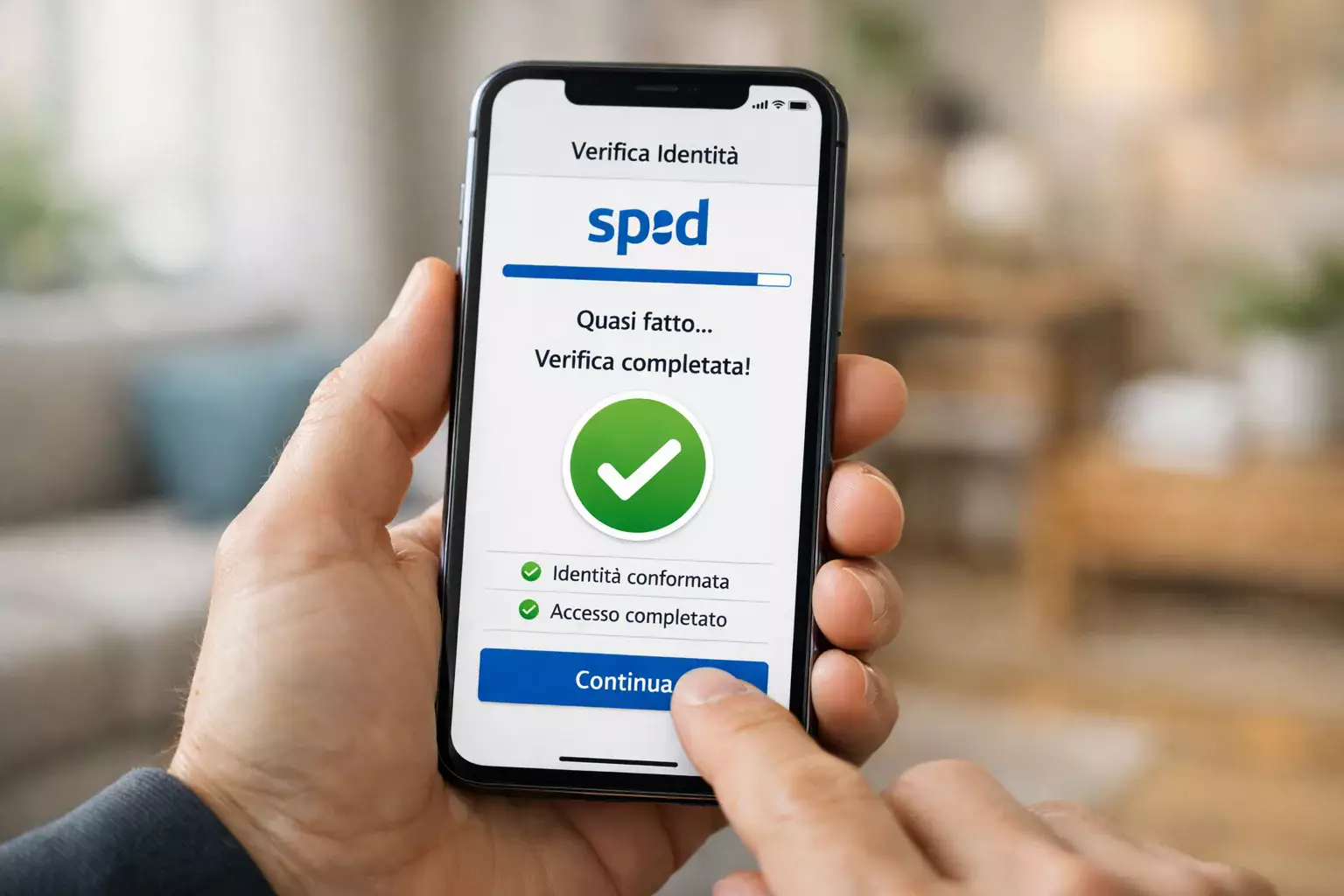 Persona che completa autenticazione SPID su smartphone, procedura semplice